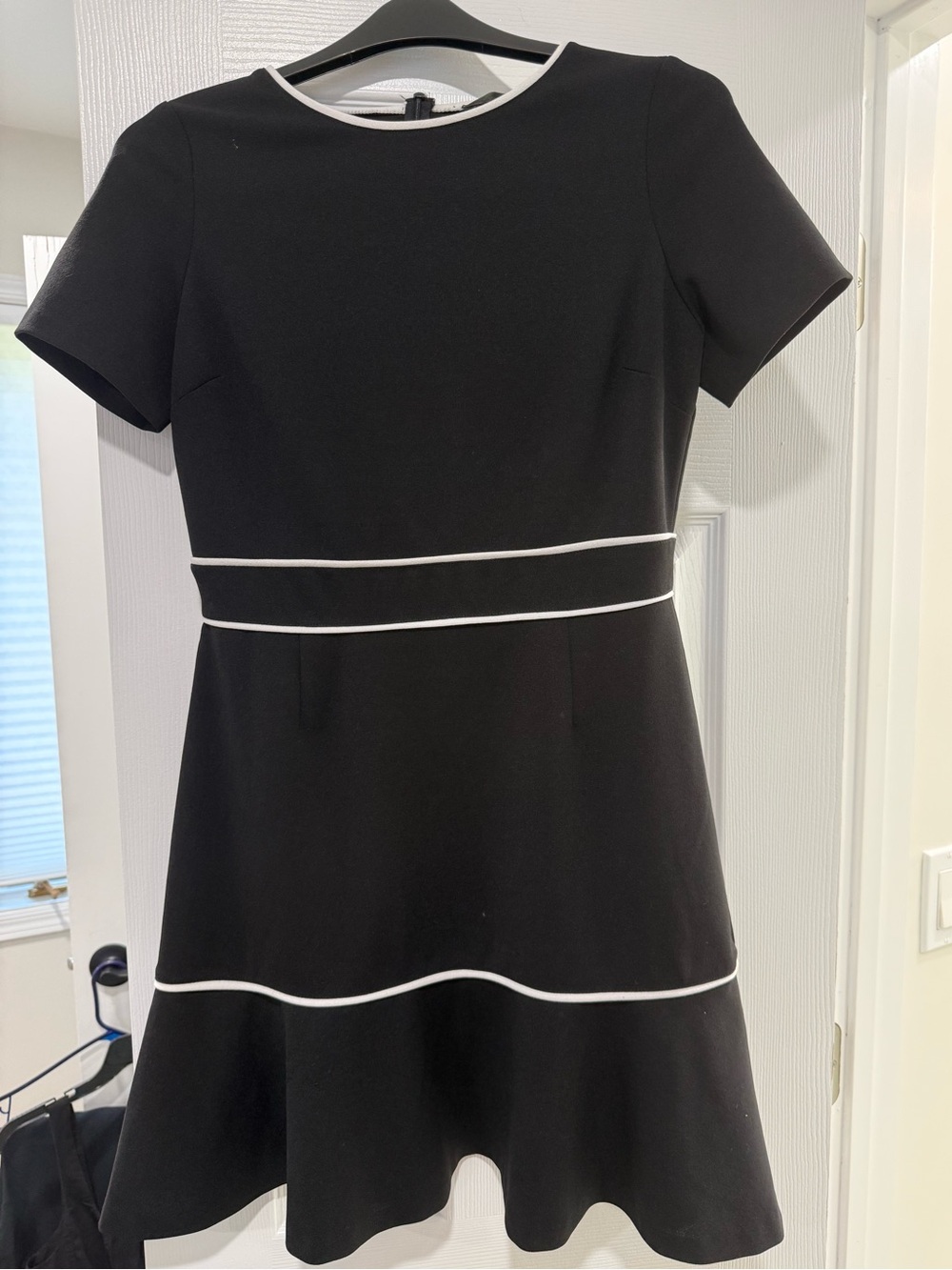 AQUA Piped Flounce-Hem Dress - BLACK